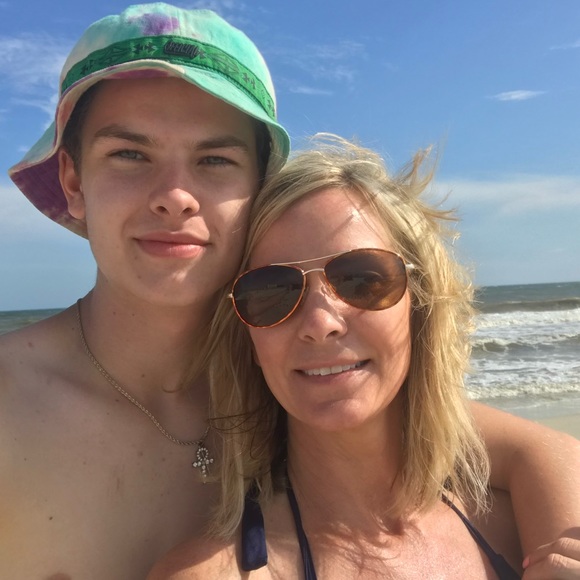 Meet your Posher, Anna - Picture 3 of 4